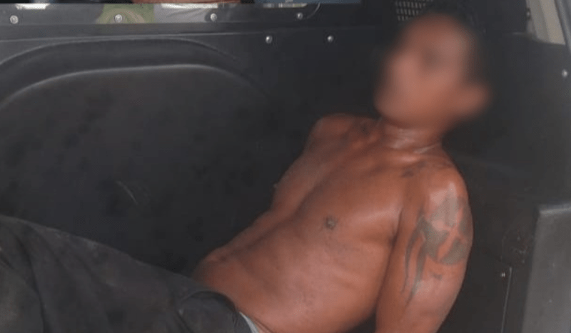 Suspeito de furtos é preso ao tentar fugir da polícia pelo muro de casas em Presidente Figueiredo