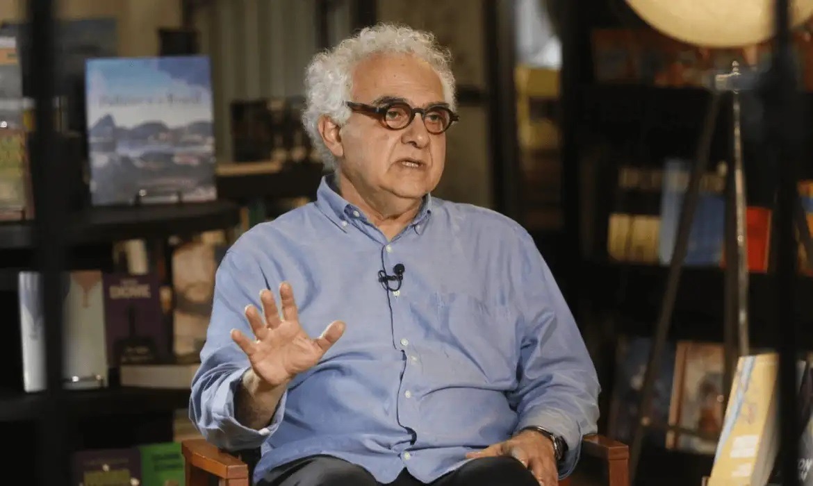 Aleam aprova Medalha Ruy Araújo para Milton Hatoum