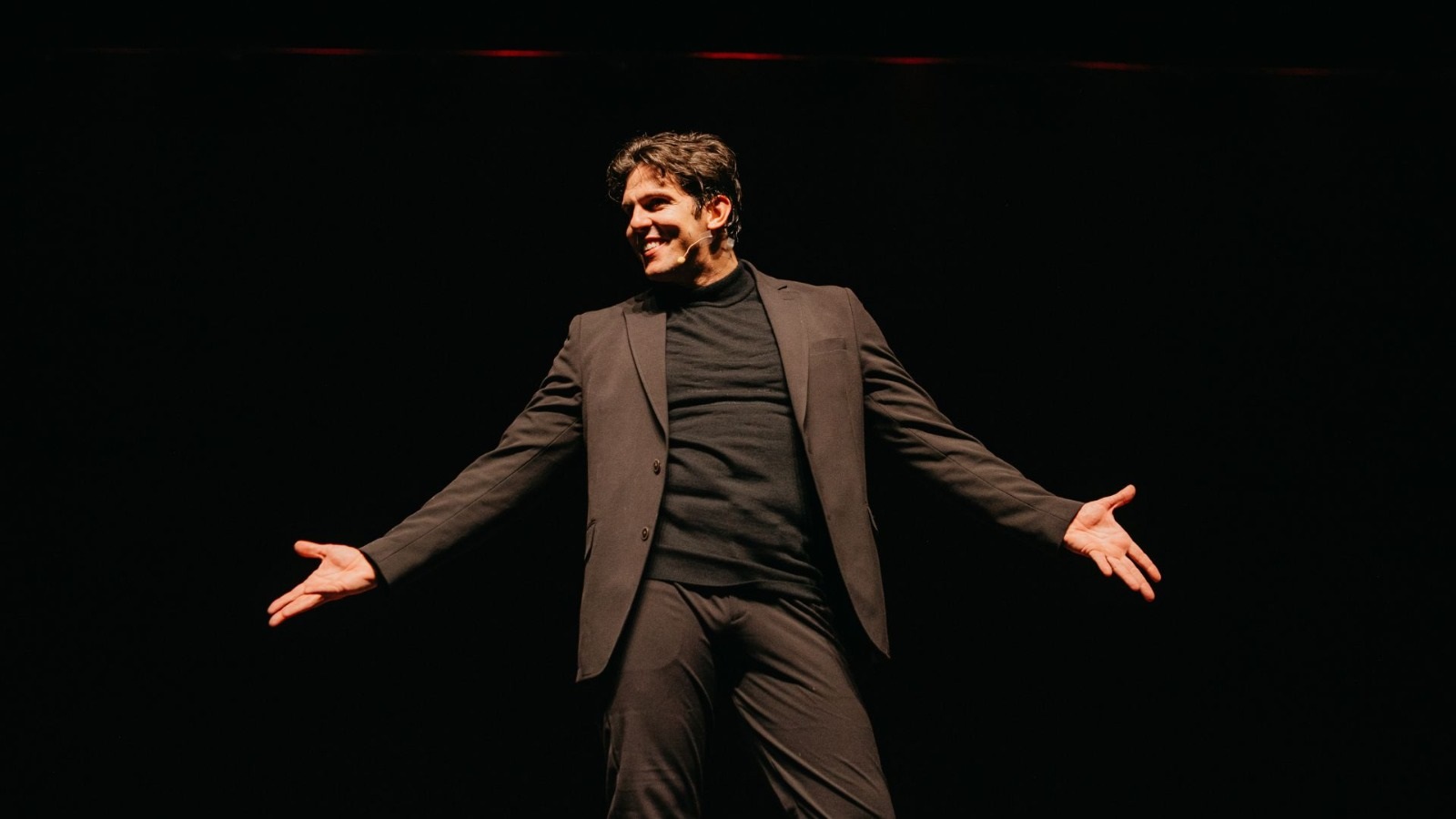 Rafael Infante apresenta 'Terapia Infernal' em Manaus