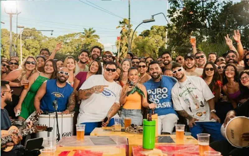 Simone Mendes e Menos é mais