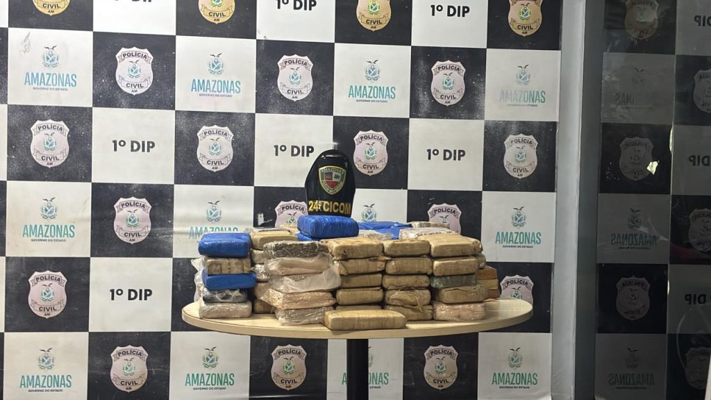 VÍDEO: Grupo é preso com mais de 100 kg de maconha ao desembarcar na Balsa Amarela em Manaus