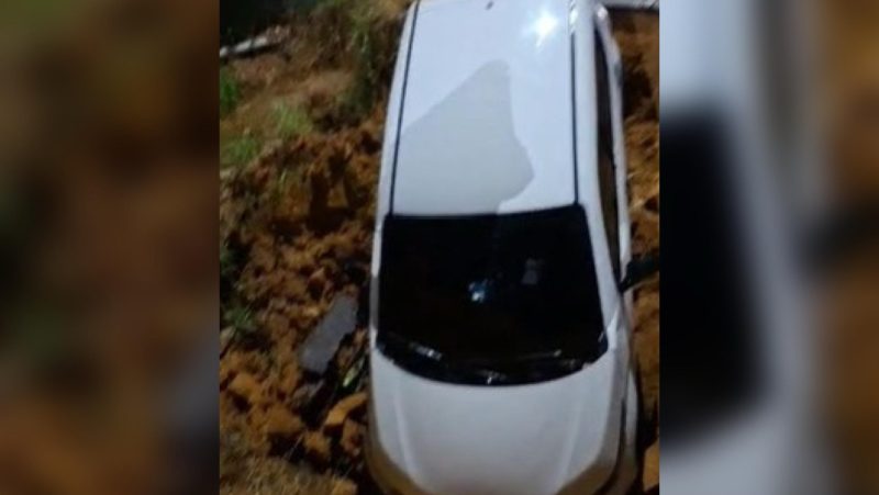 Motorista cai em cratera em ponte sem iluminação no Tarumã