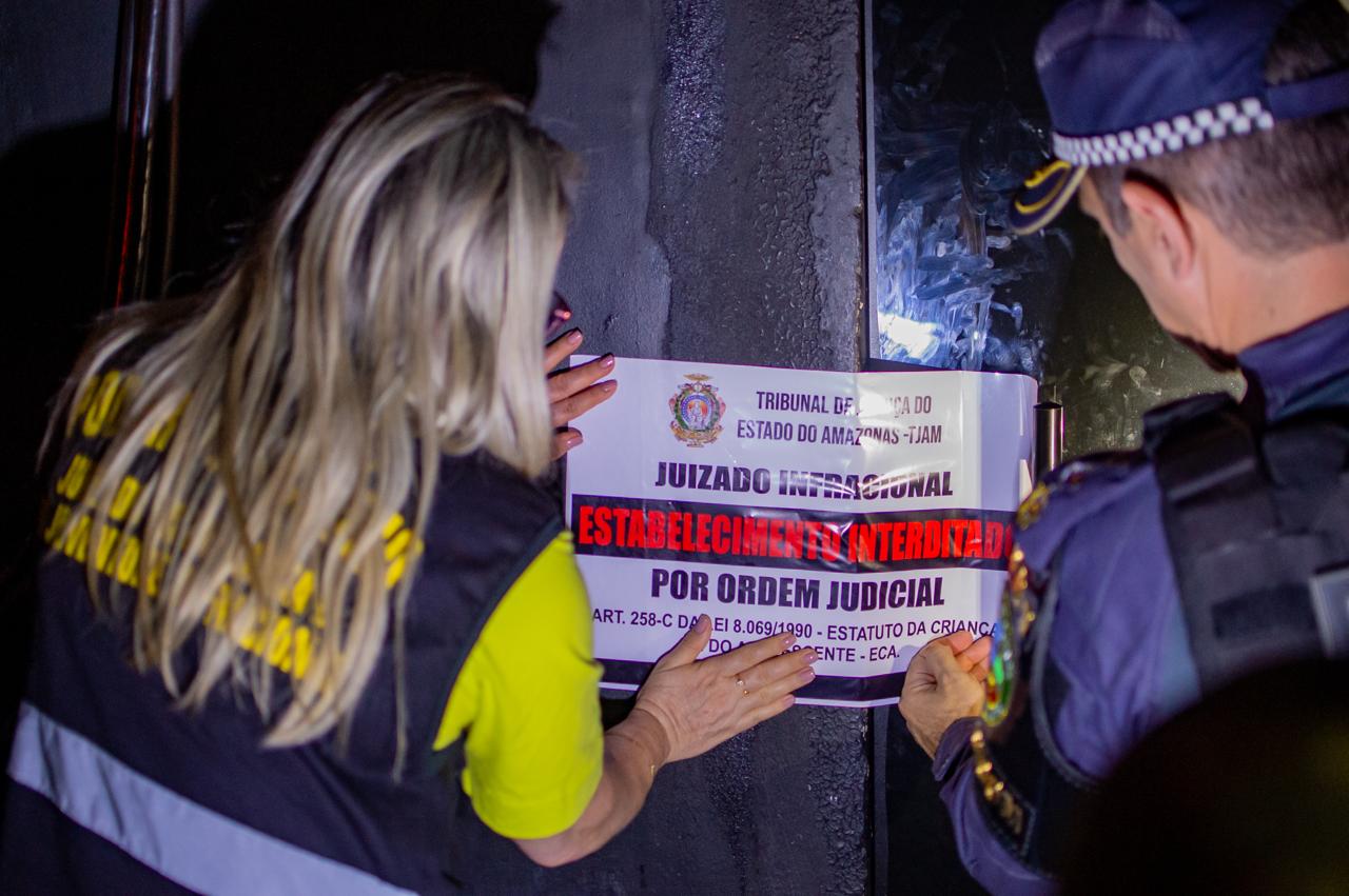 Adega e bares são fechados por venda de álcool a adolescentes em Manaus