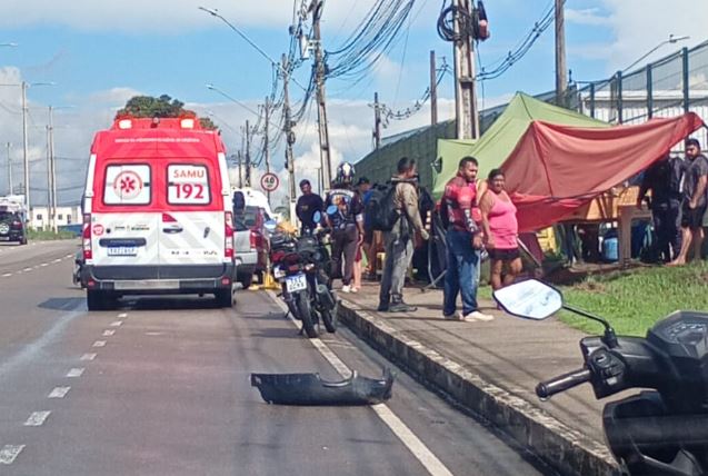 VÍDEO: Motorista perde controle da direção, bate em barraca e deixa três feridos no Rapidão