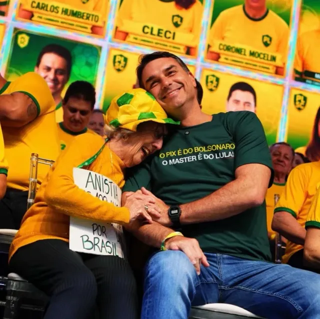 as mentiras que Flávio Bolsonaro conta