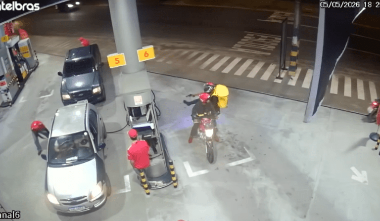 Falsos entregadores assaltam posto e assustam clientes em Manaus
