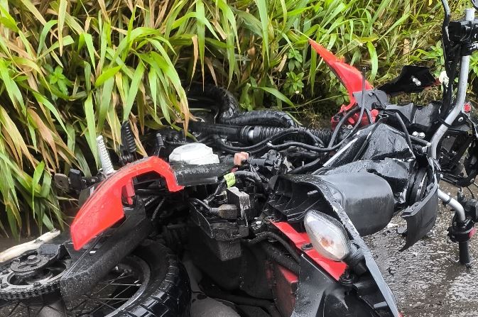 Motociclista morre ao colidir violentamente com carreta de combustível na BR-174