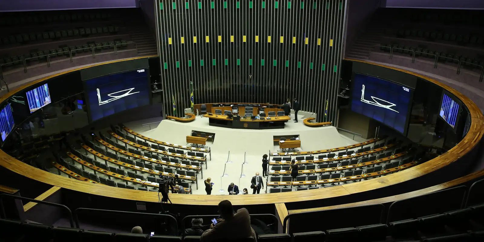 Saiba como votaram os deputados na PEC que acaba com a escala 6x1