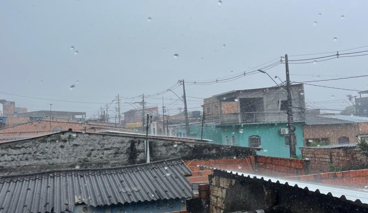 Chuva em Manaus gera ocorrências e alerta para áreas de risco