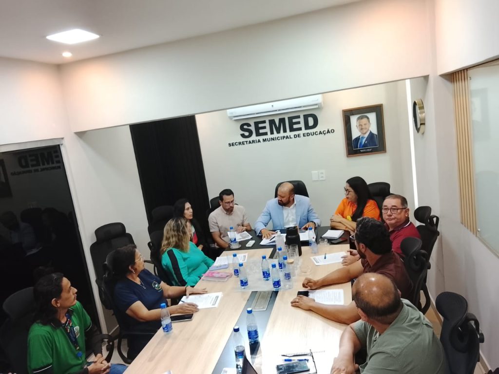 Educadores e Semed seguem em desacordo, enquanto David usa Educação com propaganda eleitoral