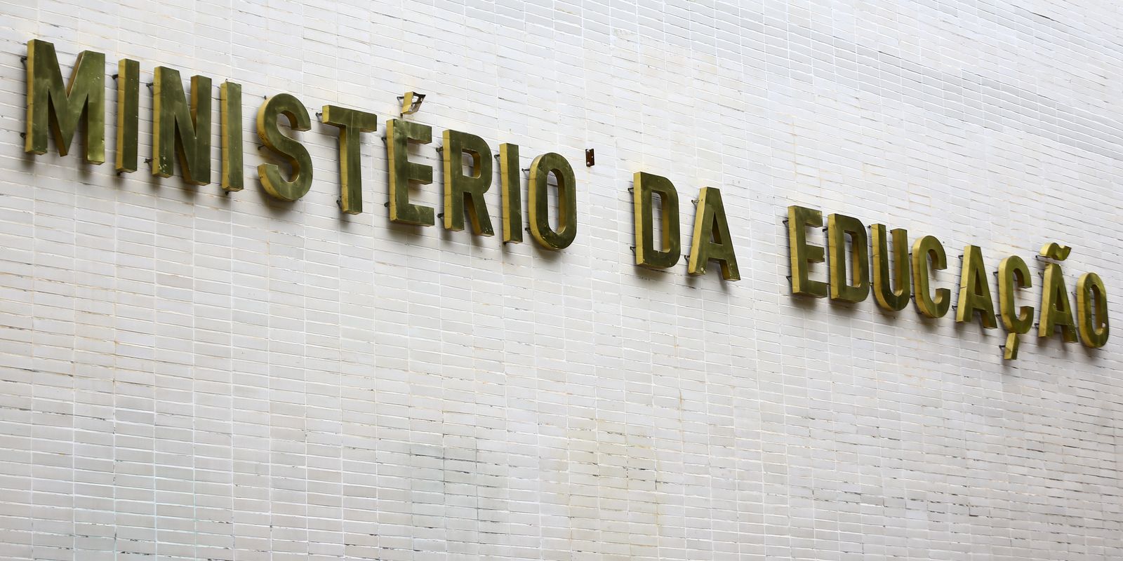 Metade dos professores formados em EAD tem desempenho insuficiente