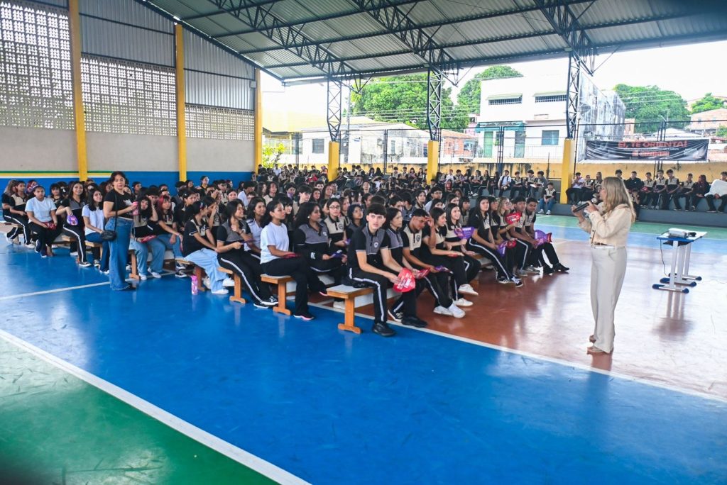 Fenapred promove palestras do Maio Laranja em escola pública