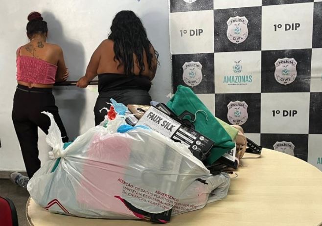 Mulheres são flagradas furtando cortinas e itens de decoração em loja no Parque 10