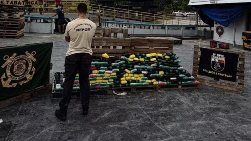 PF apreende 237 kg de drogas escondidos em embarcação que sairia de Tabatinga para Manaus
