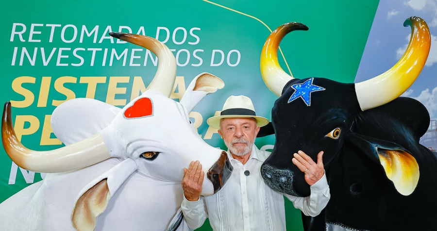Lula deixa o Amazonas fazendo jus ao apelido de "encantador de serpentes"