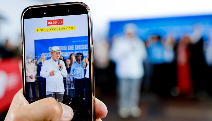 Lula chega a Manaus para marcar território frente à legião de bolsonaristas no Amazonas