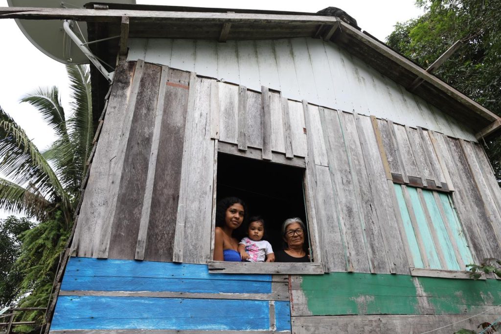 Mãe solo busca pensão para filha em ação da Defensoria no AM