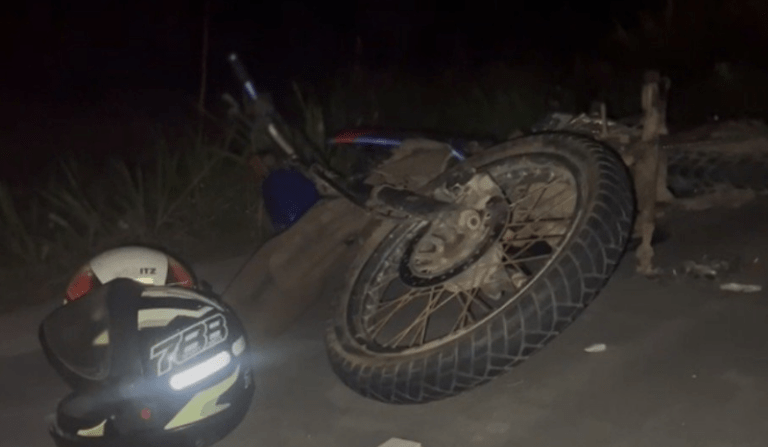 Lenhador morre após moto ser atingida por carro na AM-070