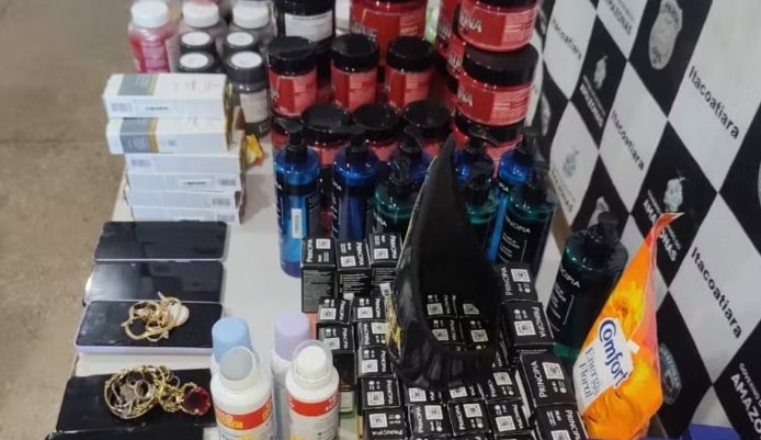 Perseguição policial termina com 5 pessoas presas com produtos furtados de loja no Amazonas