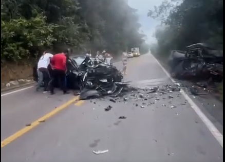 Vídeo: Mulher morre presa a ferragens em grave acidente na BR-174