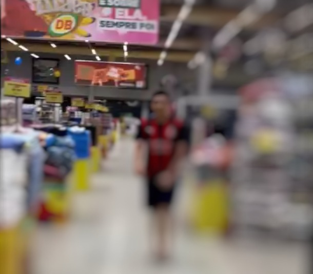 VÍDEO: Mulher acusa homem de mostrar pênis em supermercado de Manaus
