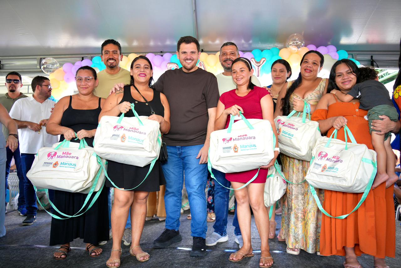 Manaus entrega mais de mil kits do programa Mãe Manauara
