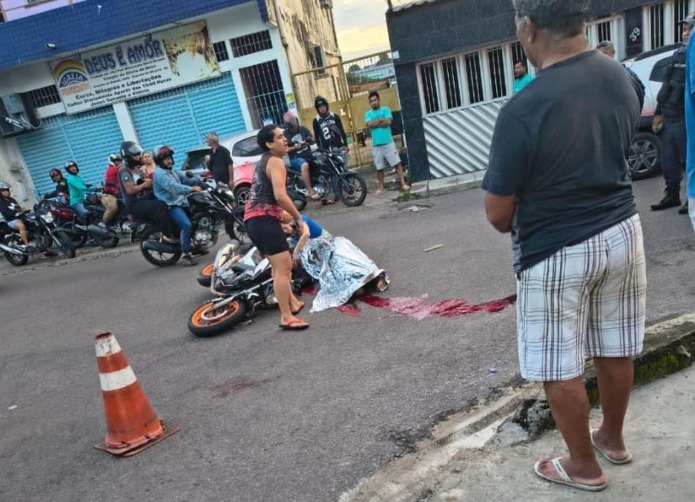 Motociclista teve cabeça partida ao meio em acidente com micro-ônibus em Manaus