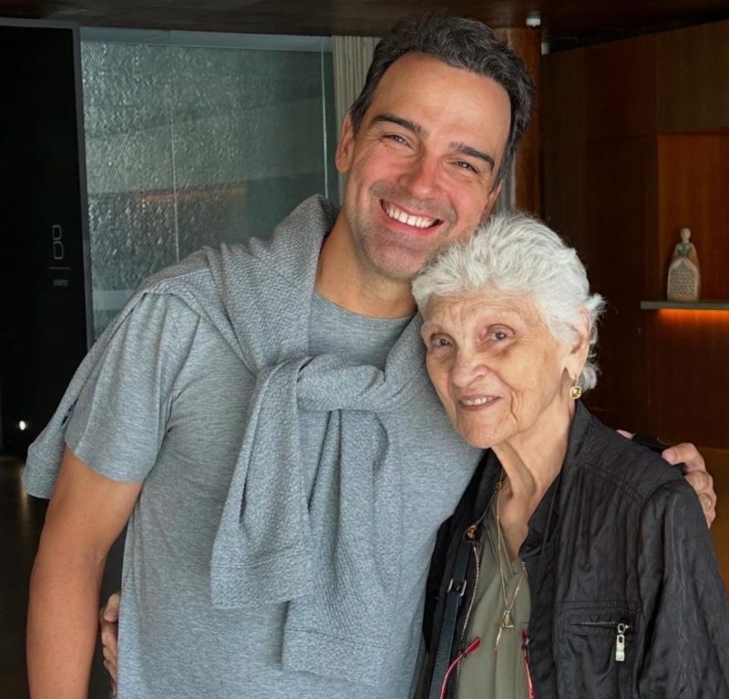Tadeu Schmidt lamenta morte da mãe aos 92 anos: 'Obrigada por tudo'