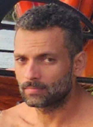 VÍDEO: Homem é procurado por perseguir e ameaçar ex-companheira em Manaus