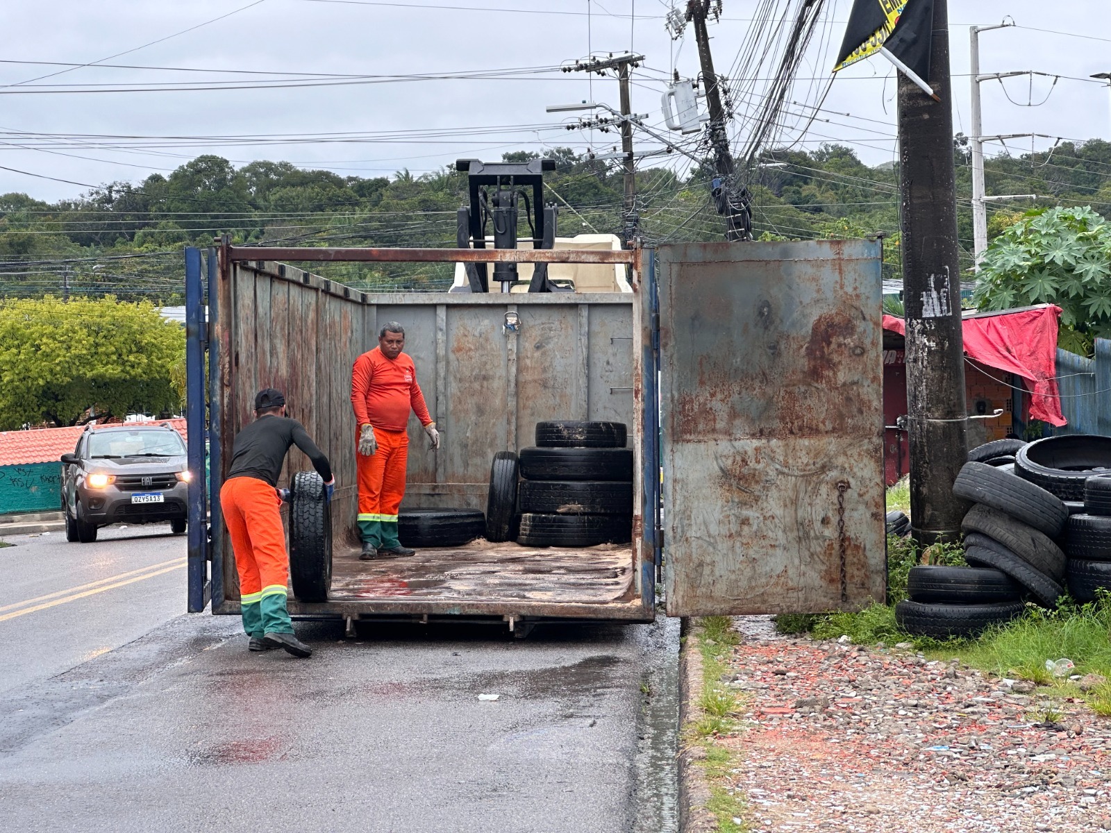 Manaus recolhe mais de 78 mil pneus em ações ambientais da Semulsp