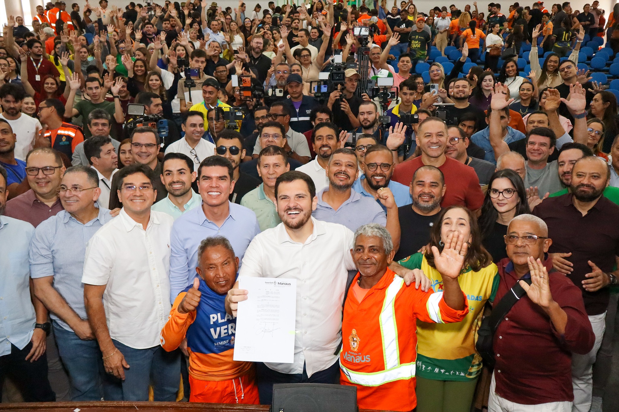 Mais de 35 mil servidores terão reajuste e aumento de auxílio-alimentação em Manaus