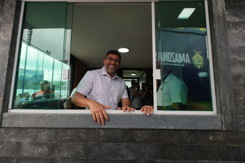 Amazonas transforma plástico reciclado em casas populares