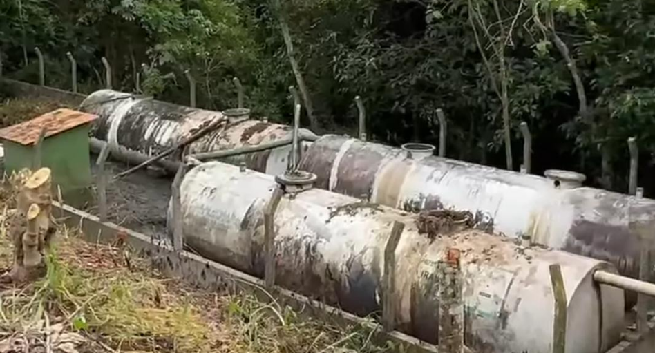 Augusto Ferraz debocha de moradora em Iranduba na porta da Prefeitura: 'é assim que ele trata as pessoas'