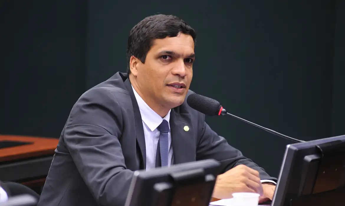 Cabo Daciolo consegue na Justiça transferência de domicílio eleitoral para o interior do Amazonas