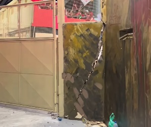 VÍDEO: Alegoria do Caprichoso atinge portão do Bumbódromo em Parintins