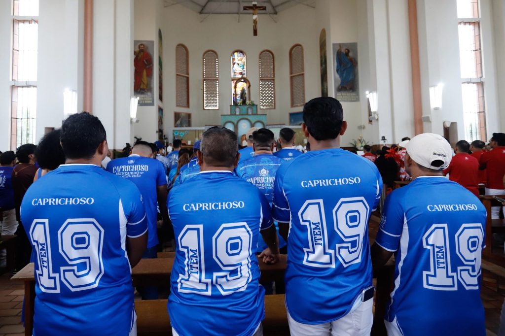Caprichoso renova fé em missa e intensifica preparação para o Festival de Parintins