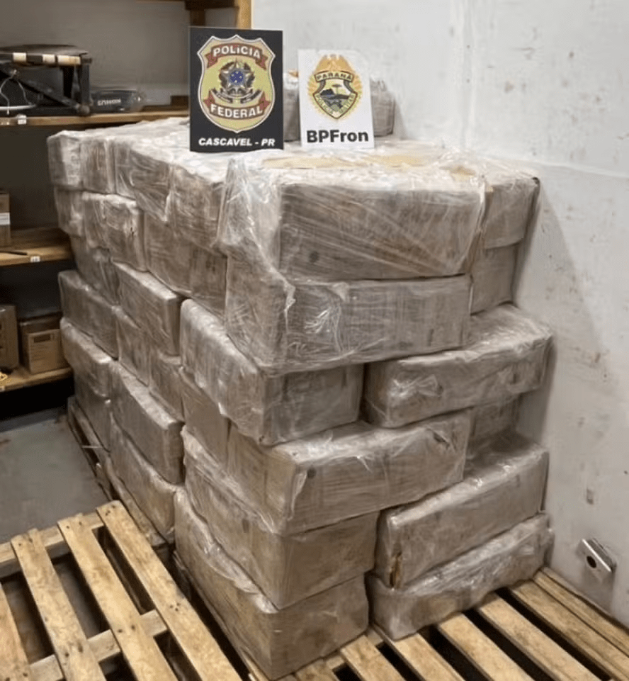 PF apreende 1,6 tonelada de maconha em carreta no Paraná