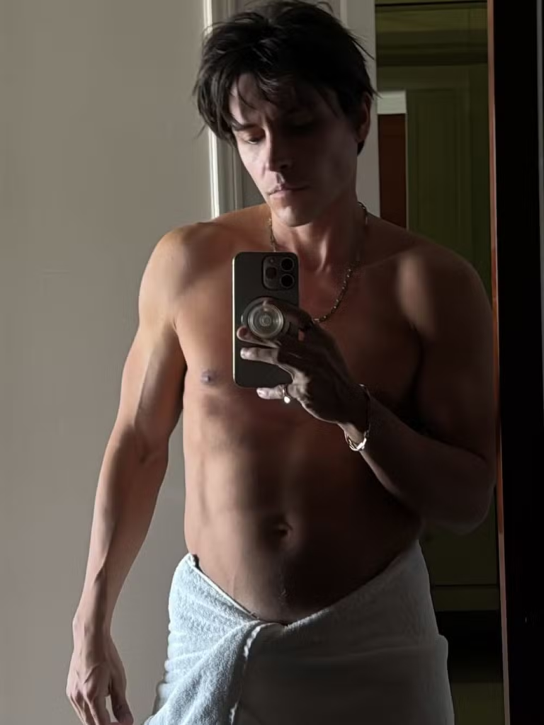 Filho de Edir Macedo chama atenção com fotos sensuais e nova vida longe da igreja; VEJA