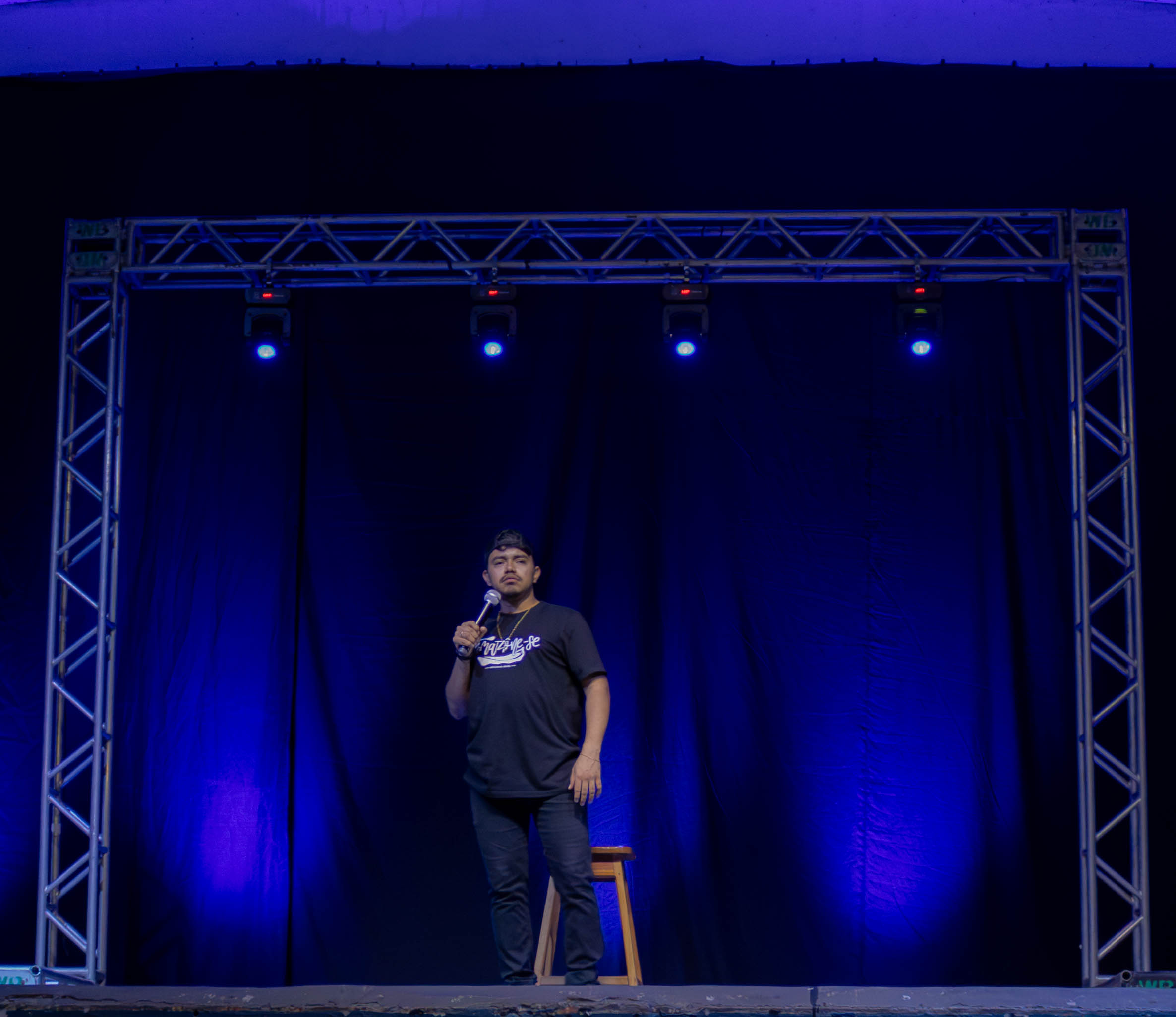 Humorista Willian de Oliveira leva show 'Eu Era Assim!' à Arena Amadeu Teixeira