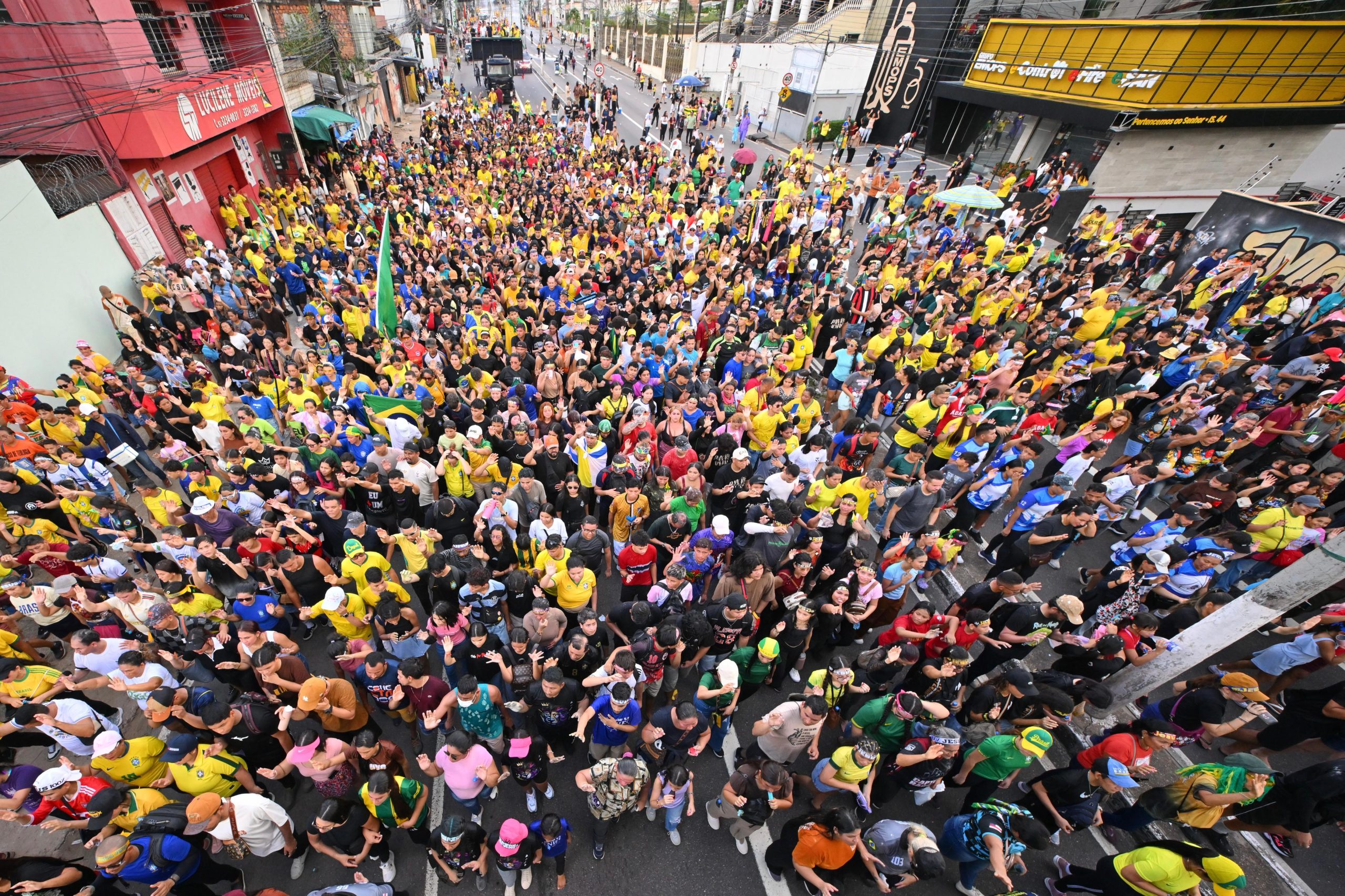 Marcha para Jesus 2026 arrasta multidão e transforma ruas de Manaus em ato de fé