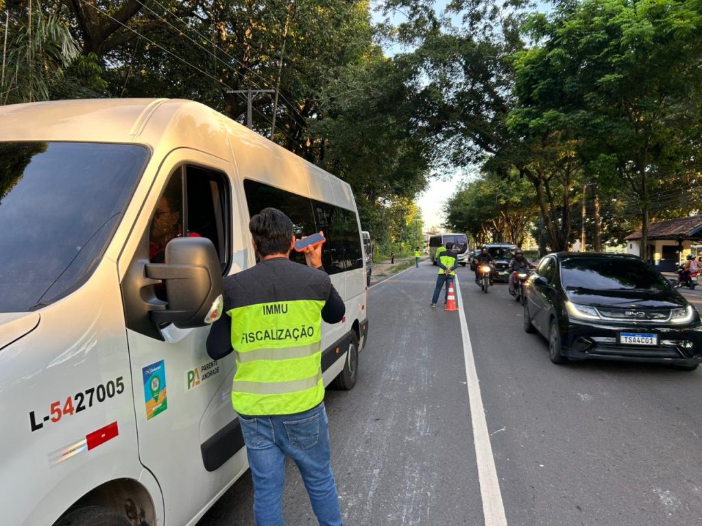 Micro-ônibus com roda sem parafuso é apreendido na Zona Leste de Manaus