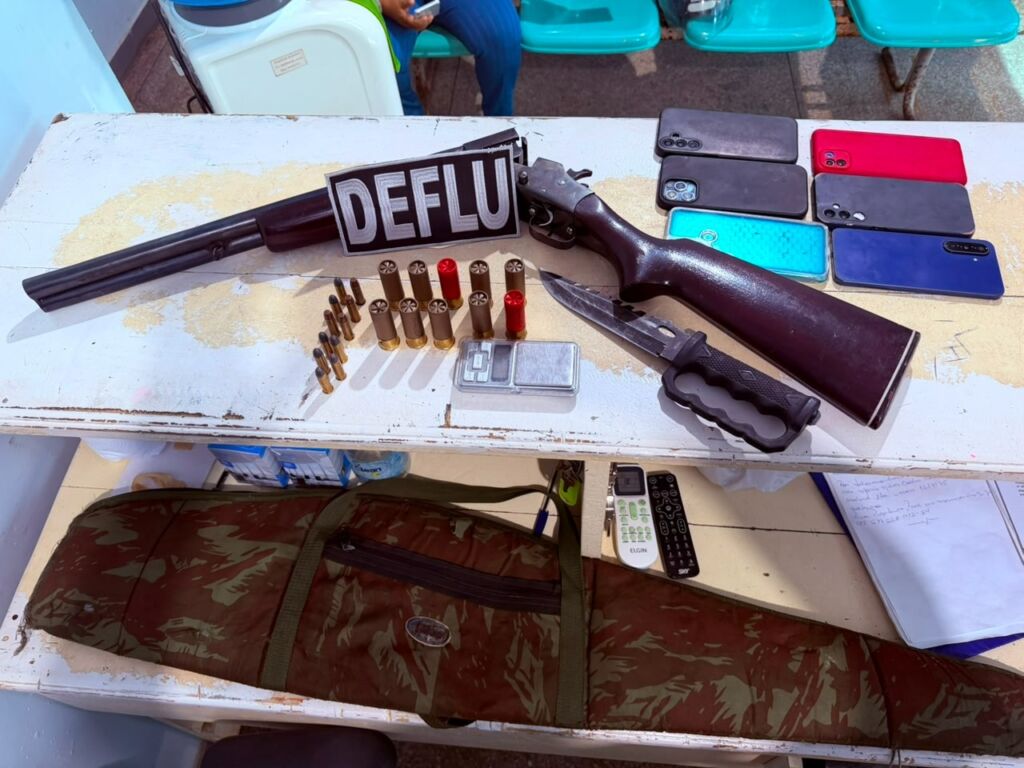 Polícia encontra espingarda e munições em draga de garimpo e prende dupla no AM