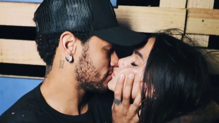 VÍDEO: Bruna Marquezine relembra namoro com Neymar e desabafa sobre pressão