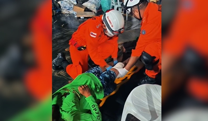 VÍDEO: Homem fica com perna presa em ferry boat e é resgatado em Parintins