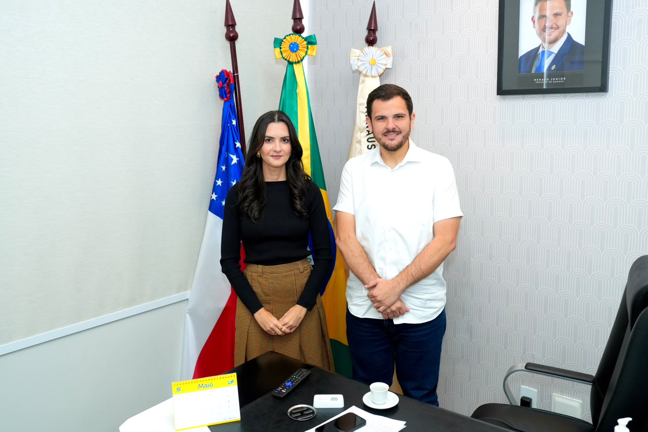 Renato Junior ao lado de Carmem Santos e Taynah Péres.