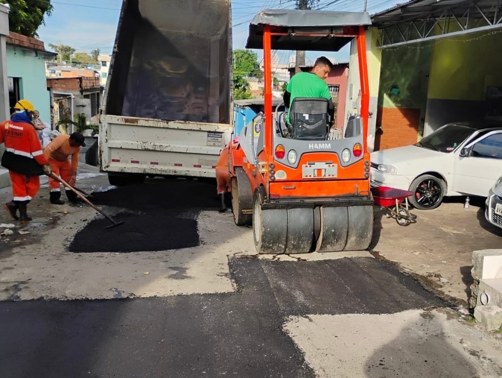 Prefeitura intensifica recuperação viária no Nova Esperança em Manaus