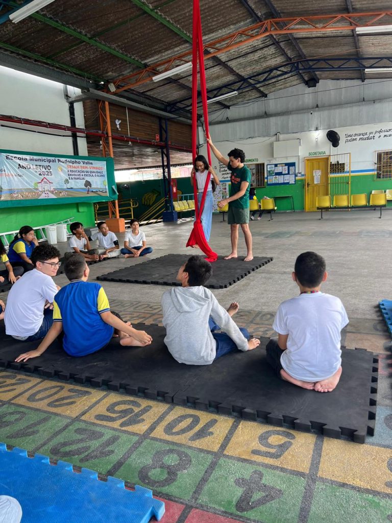 Projeto leva oficinas de circo a escolas e abrigos de Manaus