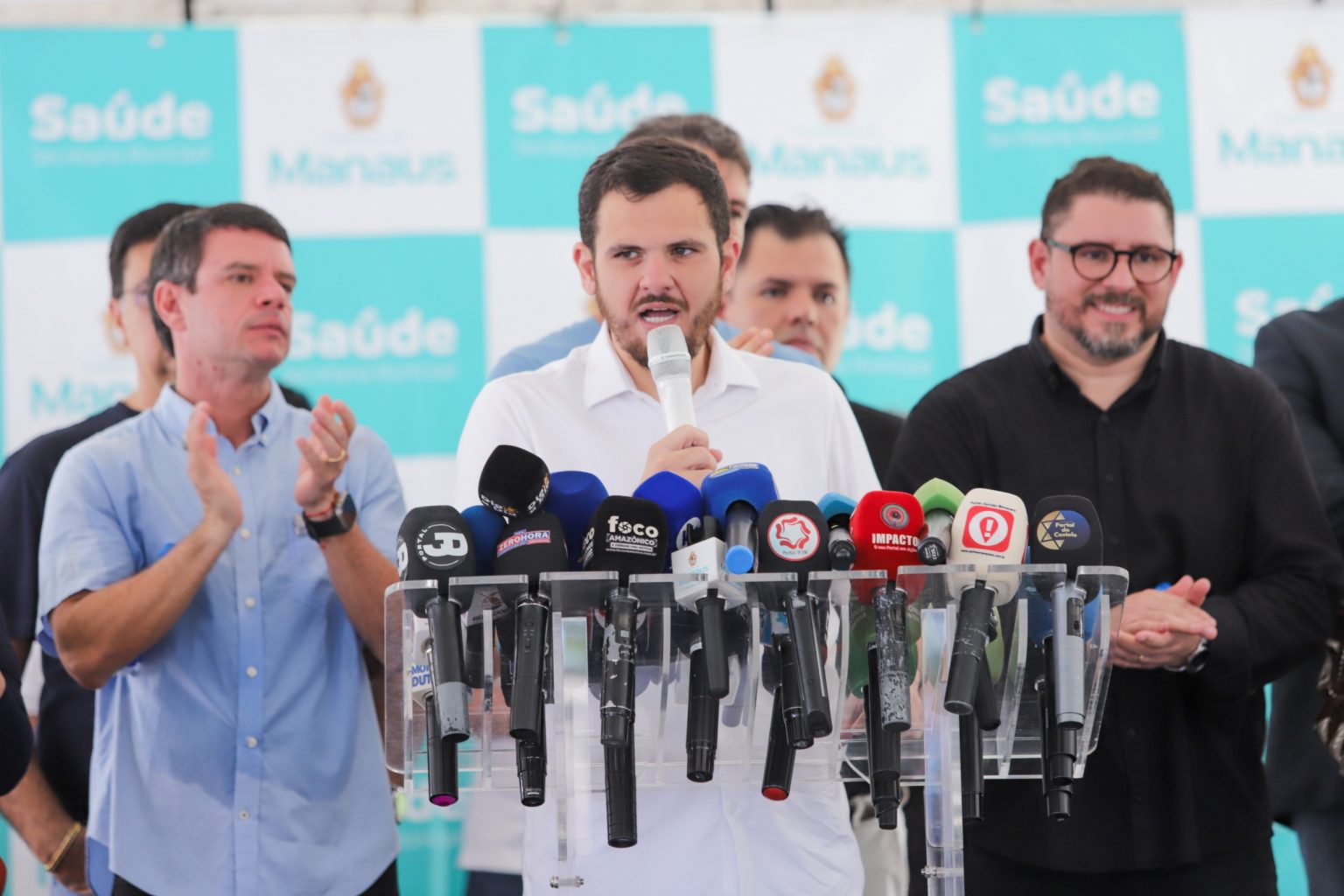 Renato Júnior sobe o tom e declara "guerra" contra a Águas de Manaus: "Respeita ou vai embora"