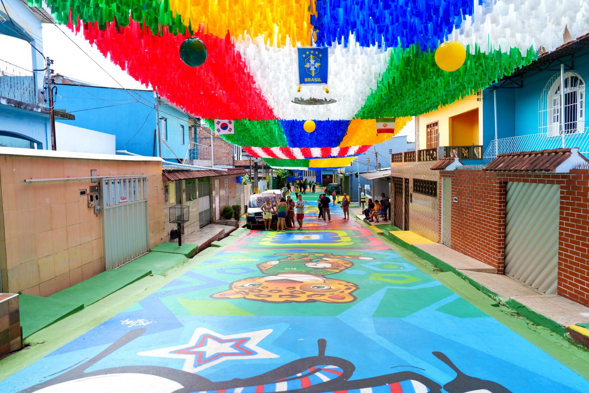 Rua Professora Isaura Barroncas, antiga rua 3, no bairro Alvorada 1, contemplada no edital “Ruas da Copa” da ManausCult