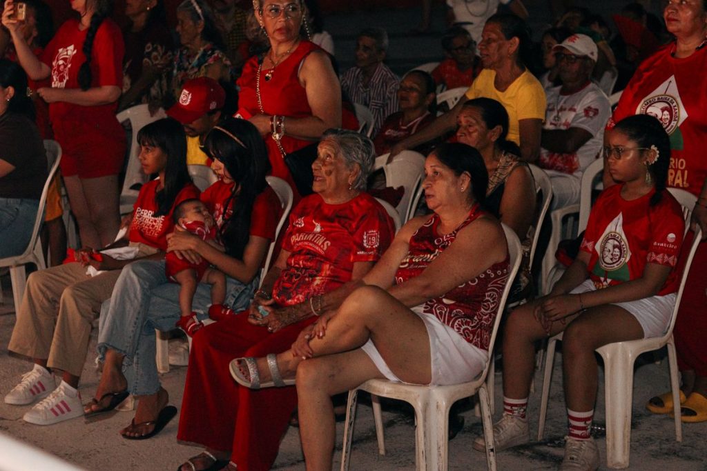 Turistas se emocionam com Ladainha do Boi Garantido na Baixa